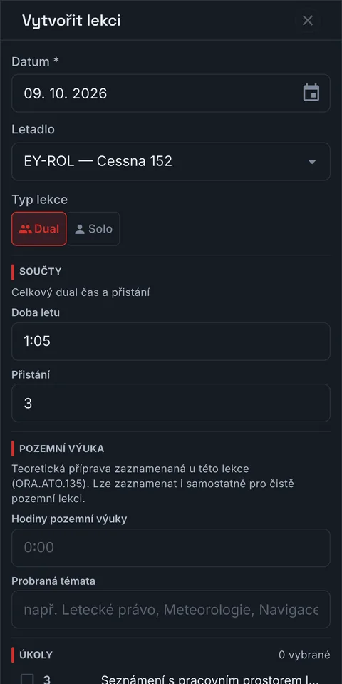Zápis lekce v telefonu: letadlo EY-ROL, dual, doba letu 1:05, tři přistání
